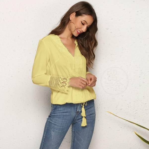 Női ing csipkével és spitz nyakkivágással - három színben