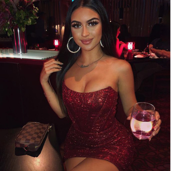 Stílusos fényes rövid ruha