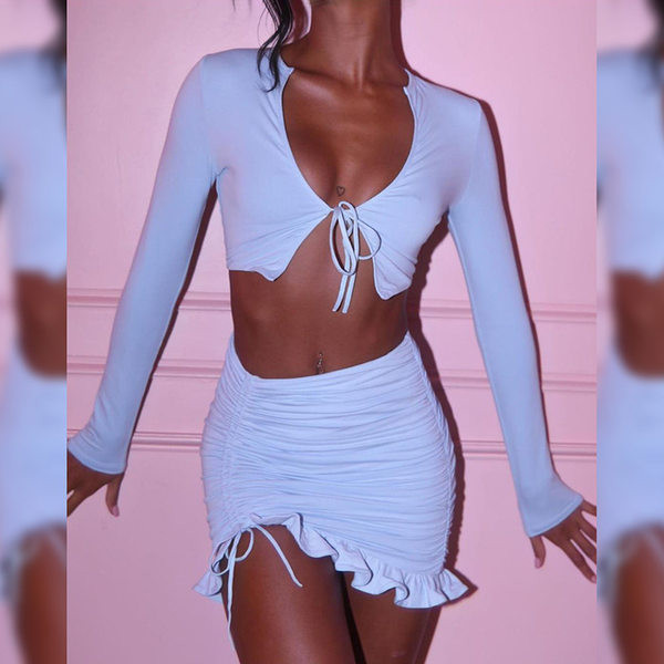 Modern női szett nyakkendőkkel és fürtökkel