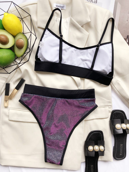 Elegáns női fürdőruha vékony pántokkal