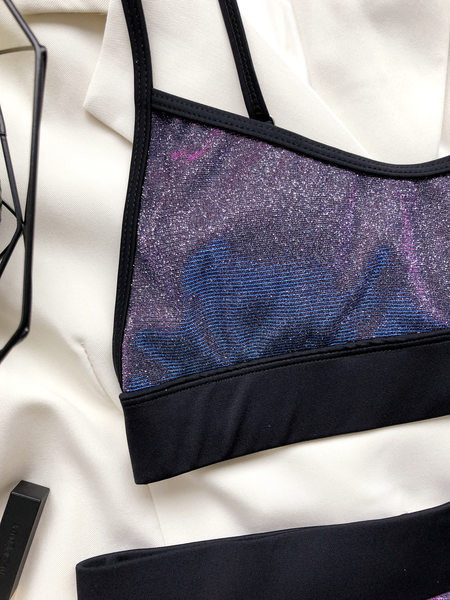 Elegáns női fürdőruha vékony pántokkal