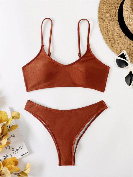 Női fürdőruha vékony pántokkal, barna színben