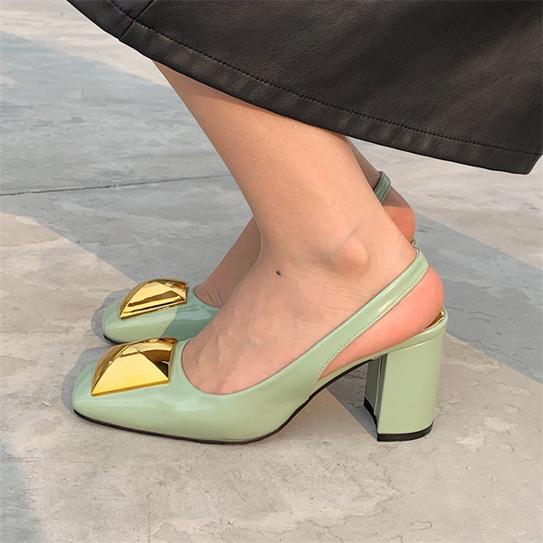 Fém díszítésű női cipő négy színben