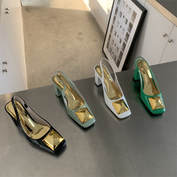 Fém díszítésű női cipő négy színben