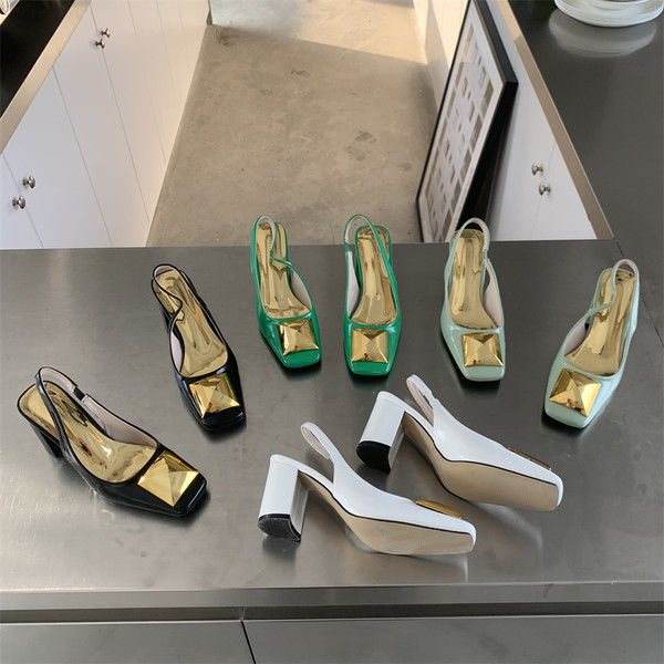 Fém díszítésű női cipő négy színben