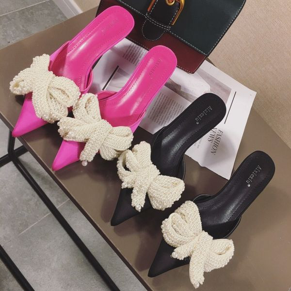 Modern női papucs szalaggal és gyöngy díszítéssel