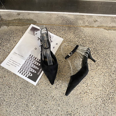 Női hegyes cipő magas sarkú 7 cm-es fém díszítéssel