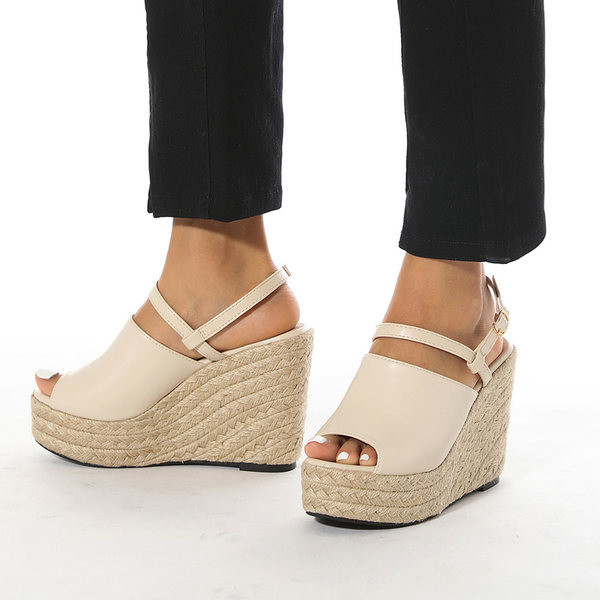 Alkalmi női szandál eko bőrből, 11 cm magas platformmal