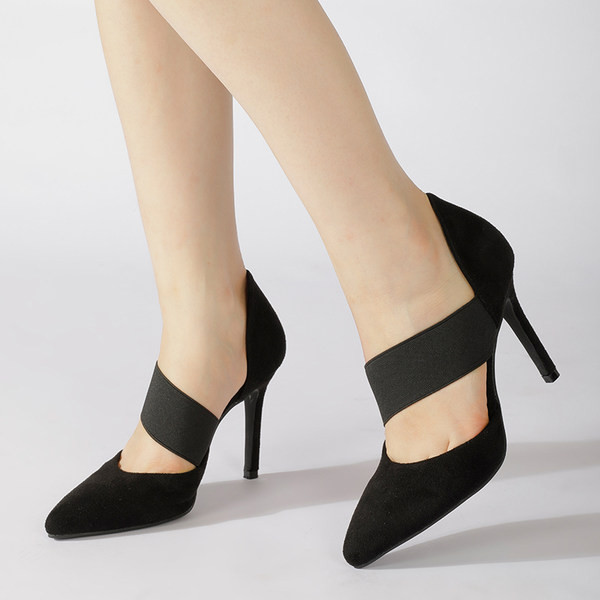 Női magas sarkú cipő fekete és bézs színben - hegyes modell