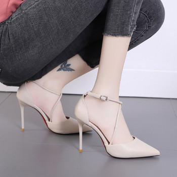 Модерни дамски сандали с кръстосани каишки и катарама