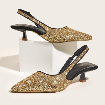 Fényes hatású, hegyes női szandál