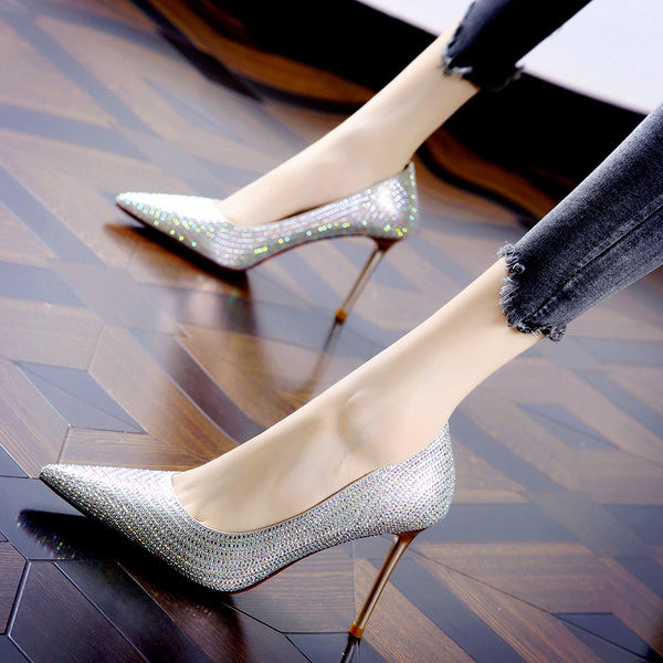 Női hegyes cipő magas vékony 8 cm sarokkal és díszkövekkel