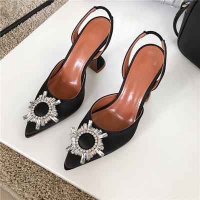 Női cipő díszítő kövekkel - hegyes modell