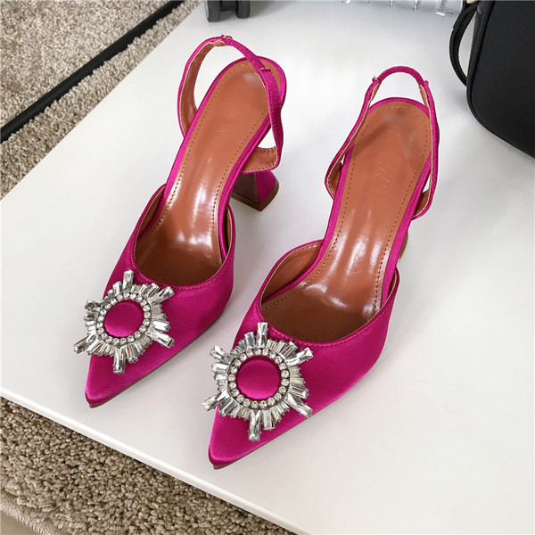 Női cipő díszítő kövekkel - hegyes modell