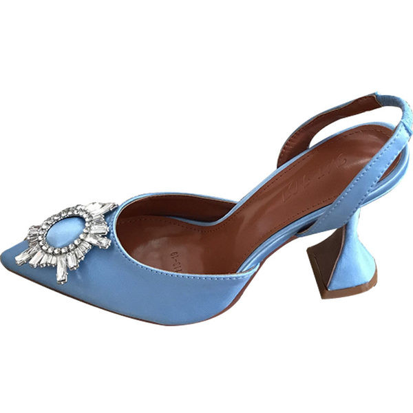 Női cipő díszítő kövekkel - hegyes modell