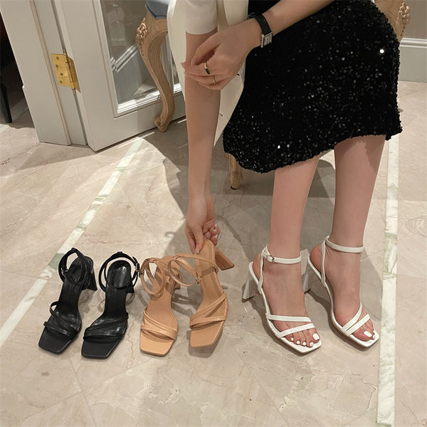 Modern női műbőr szandál keresztpánttal