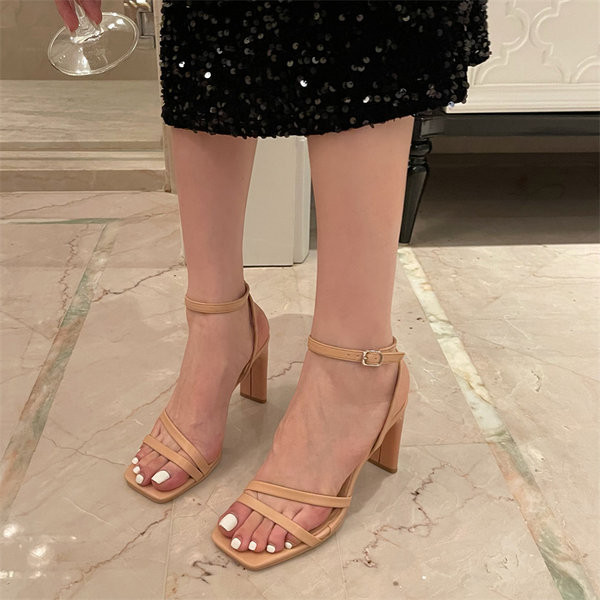 Modern női műbőr szandál keresztpánttal