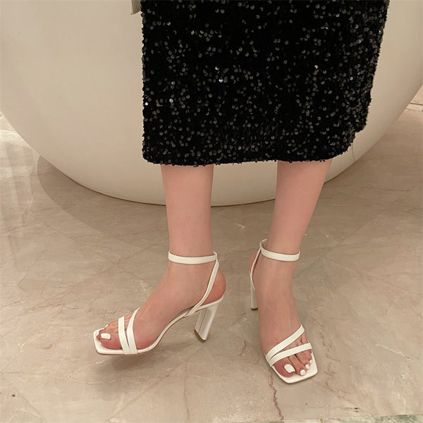 Modern női műbőr szandál keresztpánttal