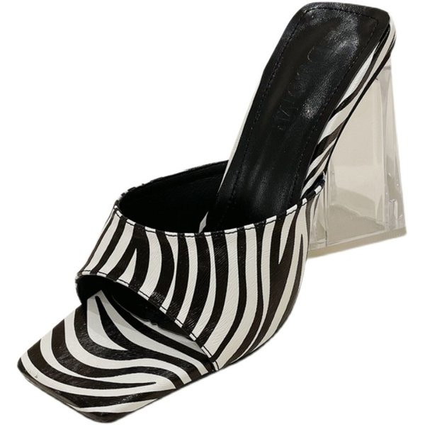 Stílusos női papucs, magas, átlátszó sarokkal, állatmintával