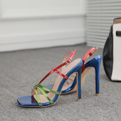 Színes női szandál vékony pánttal és 12,5 cm magas sarokkal