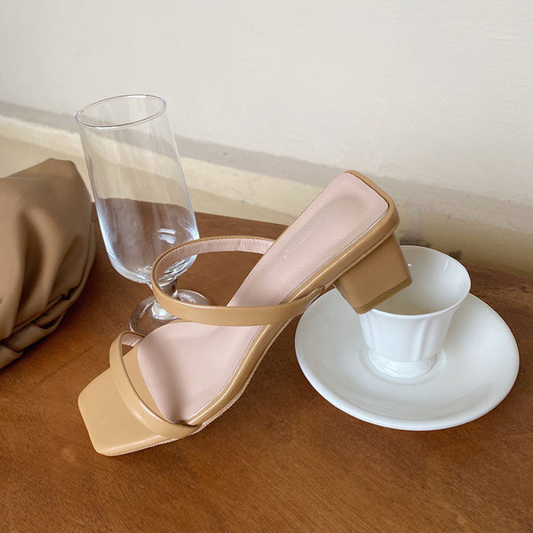 Aktuális papucs vastag sarkú