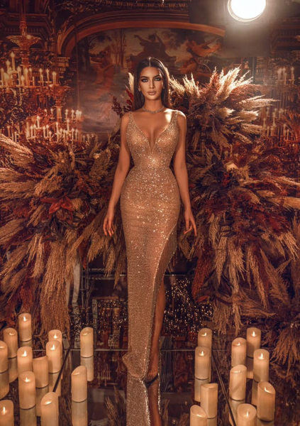 Női testreszabott ünnepi ruha hasítékkal