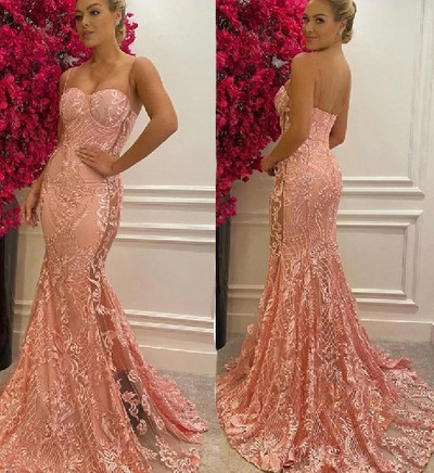 Κομψό μακρύ φόρεμα με δαντέλα