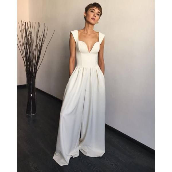 Női jumpsuit V-nyakkal és zsebekkel