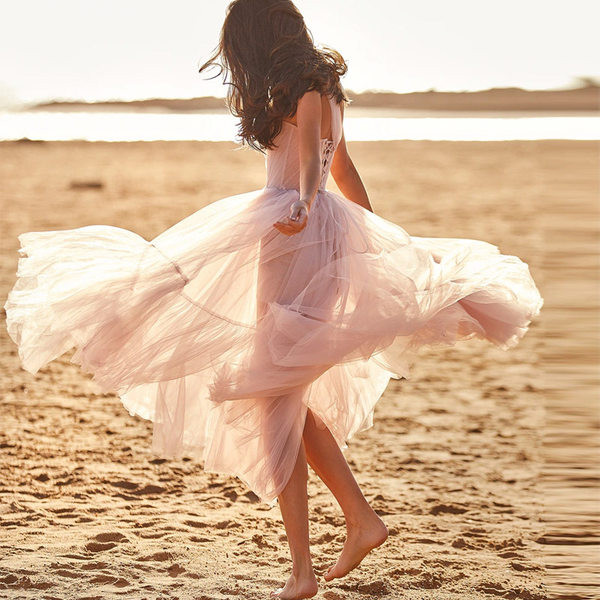 Elegáns női ruha tüllből