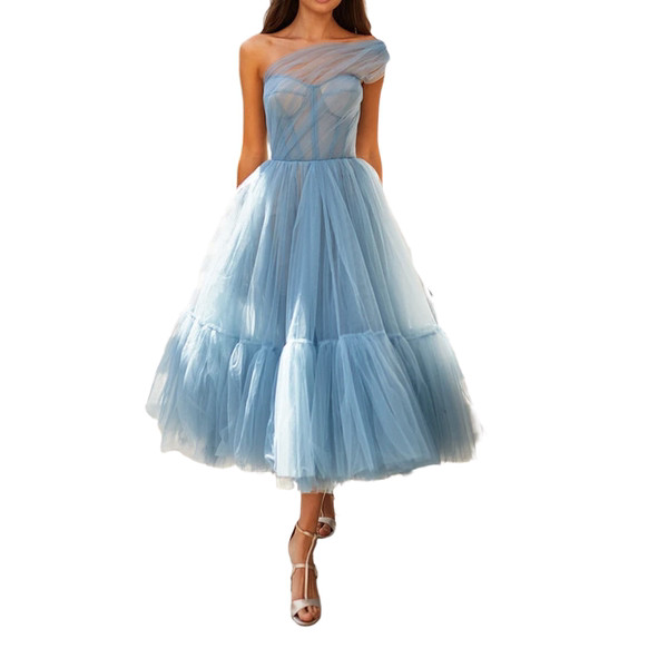 Elegáns női ruha tüllből