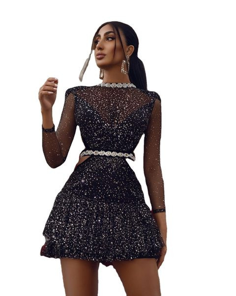 Stiilne lühike kivikeste ja pikkade varrukatega naiste kleit