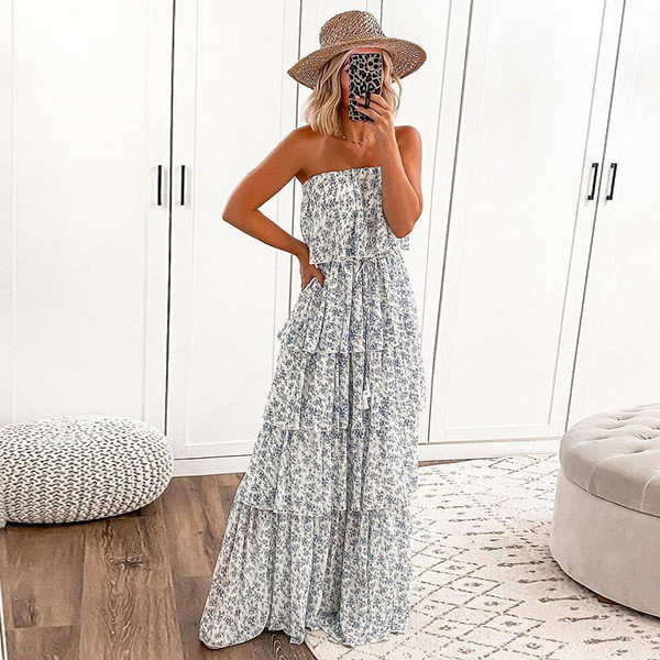 Virágos motívumokkal díszített, hosszú női ruha