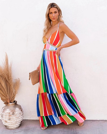 Μακρύ χρωματιστό φόρεμα με λεπτές τιράντες και λαιμόκοψη