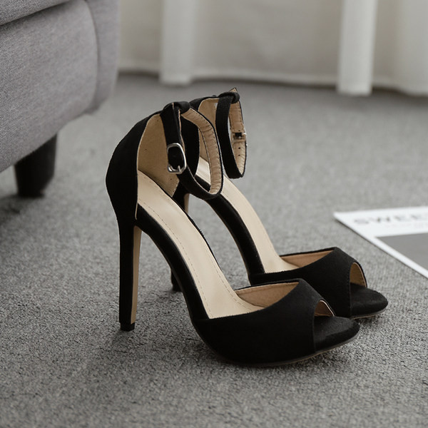 Női szandál magas vékony sarokkal 12 cm, fém rögzítéssel