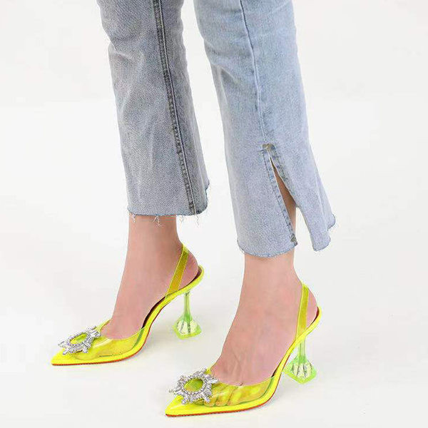 Modern cipő új modellje szilikon pántokkal és díszítéssel