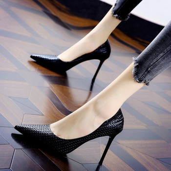 Дамски заострени обувки с висок тънък ток