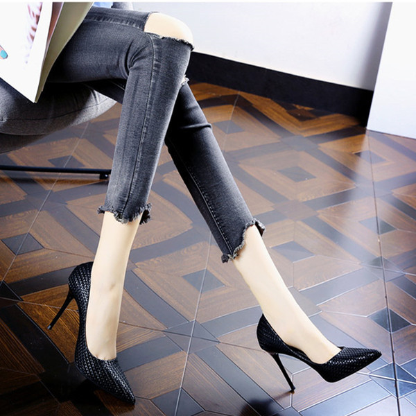 Női hegyes cipő magas vékony sarkú