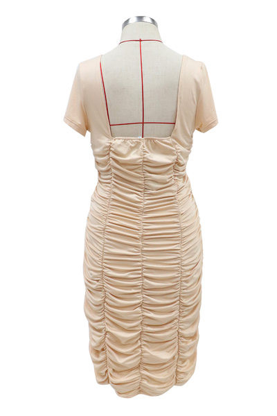 Stílusos női testhezálló ruha rövid ujjal