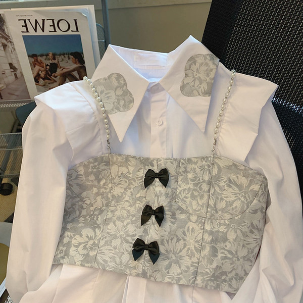 Női formális ing gyöngyökkel és gombos rögzítéssel