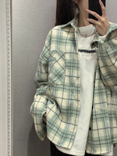 Női kockás ing nélküli modell gombokkal és zsebbel