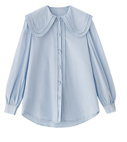 Ingyenes modell női ing gombokkal és ovális nyakkivágással