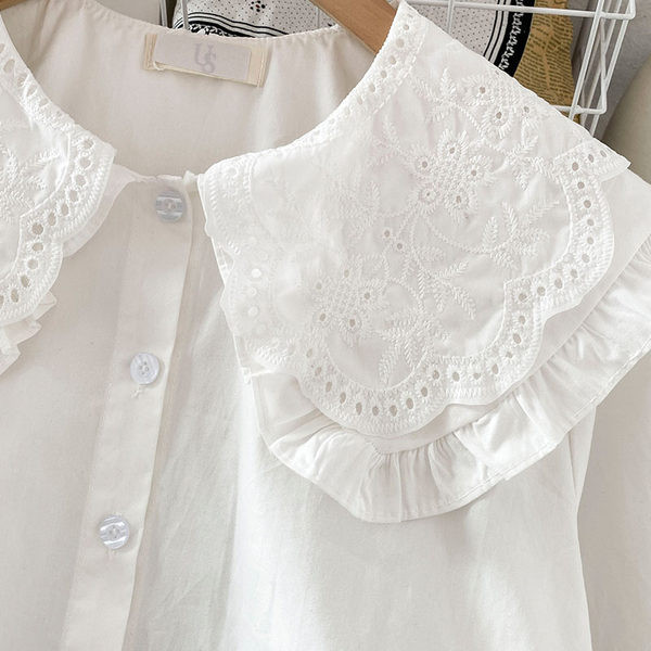 Női retro ing nagy gallérral, fürtökkel és csipkével