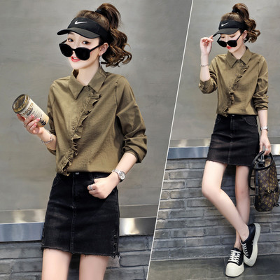 Új ingmodell klasszikus gallérral és fürtökkel