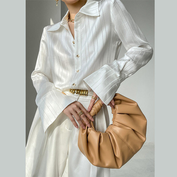 Γυναικείο σατέν πουκάμισο με κλασικό γιακά και μακριά μανίκια - λευκό και μαύρο χρώμα