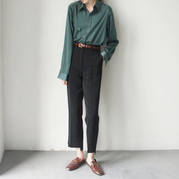 Naiste särk klassikaliste kraenööpide ja taskuga