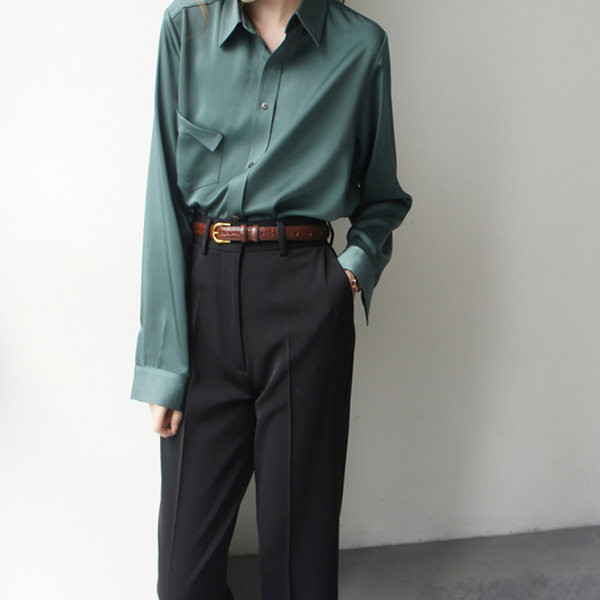 Naiste särk klassikaliste kraenööpide ja taskuga