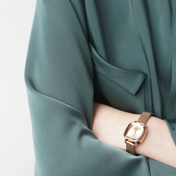 Naiste särk klassikaliste kraenööpide ja taskuga