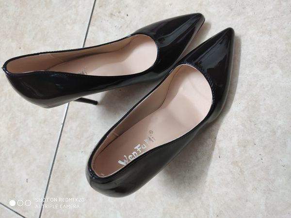 Elegantsed naiste terava otsaga kingad