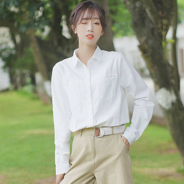 Casual πουκάμισο με κλασικό γιακά σε λευκό χρώμα