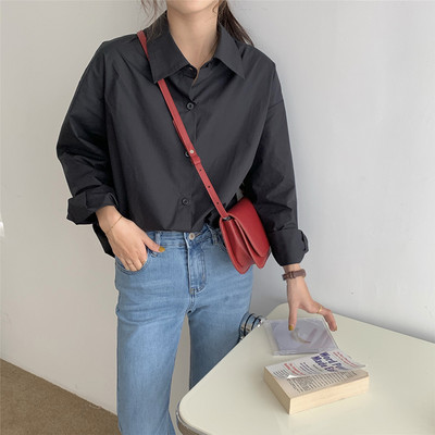 Φαρδύ μοντέλο γυναικείο πουκάμισο με μακριά μανίκια και κλασικό γιακά